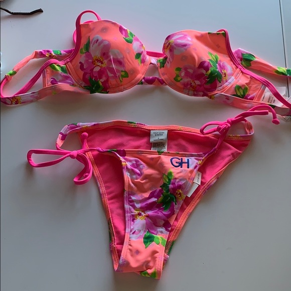 New with tags Gilly Hicks bikini pink floral Small - Picture 1 of 3